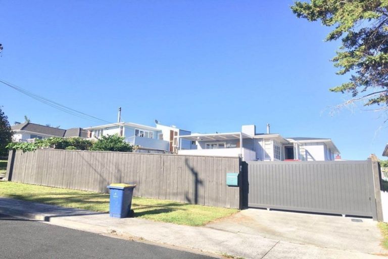 Photo of property in 12 Kereru Street, Henderson, Auckland, 0612
