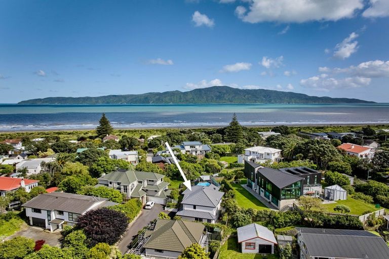Photo of property in 23a Golf Road, Paraparaumu Beach, Paraparaumu, 5032