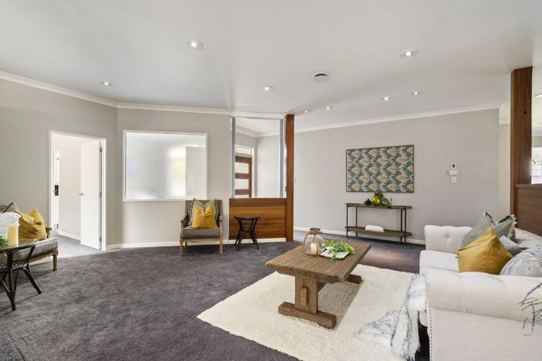 Photo of property in 11 English Oak Drive, Schnapper Rock, Auckland, 0632