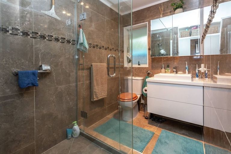 Photo of property in 24 Frank Bunce Grove, Flat Bush, Auckland, 2019