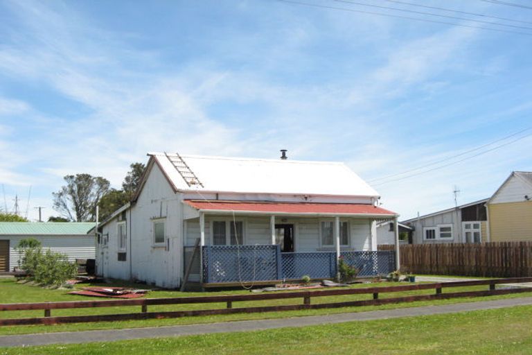 Photo of property in 4 Queen Street, Westport, 7825