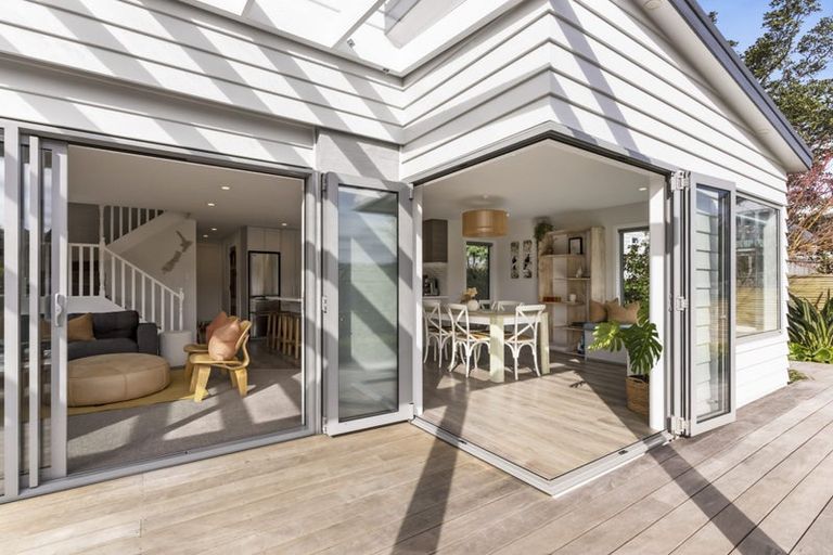 Photo of property in 22 Church Street, Northcote Point, Auckland, 0627
