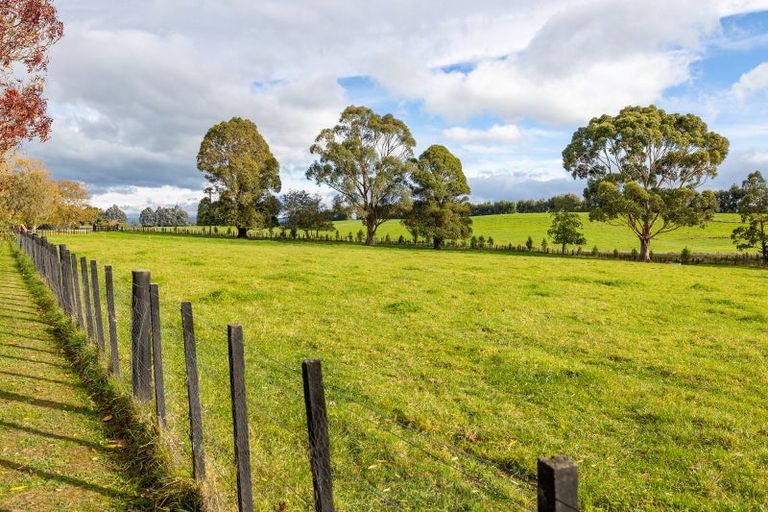 Photo of property in 139 Woodlands Road, Taumata Island, Carterton, 5792