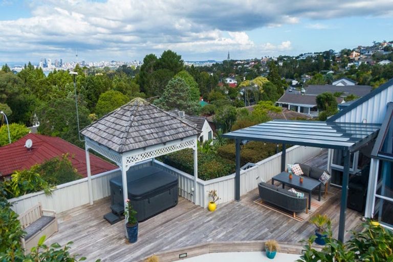 Photo of property in 52 Balmain Road, Chatswood, Auckland, 0626