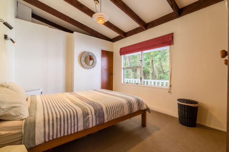 Photo of property in 136 Opanuku Road, Henderson Valley, Auckland, 0612