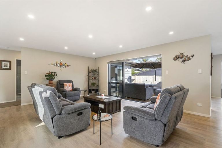 Photo of property in 39 Symes Drive, Red Beach, 0932