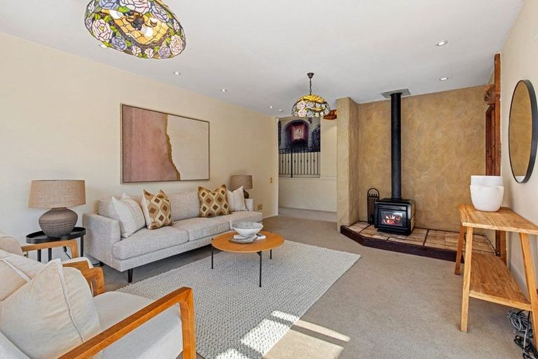 Photo of property in 4 Saddleback Rise, Murrays Bay, Auckland, 0630