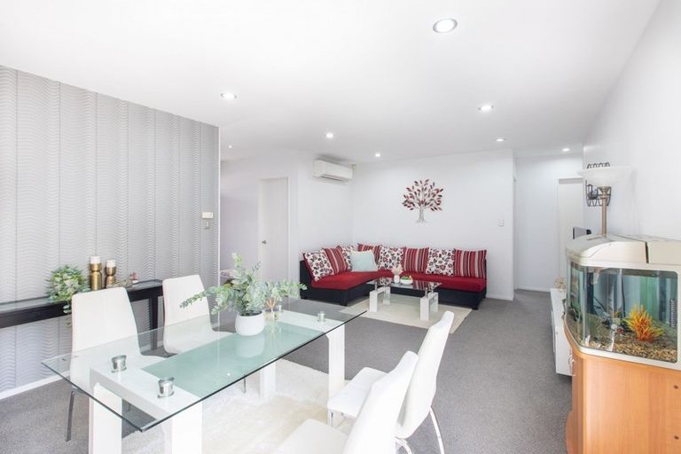 Photo of property in 12 Hampshire Court, Flagstaff, Hamilton, 3210