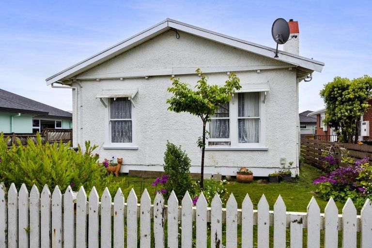 Photo of property in 17 Milmoe Street, Hawera, 4610