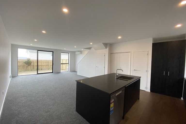 Photo of property in 62u4 Spenmoor Street, Newlands, Wellington, 6037