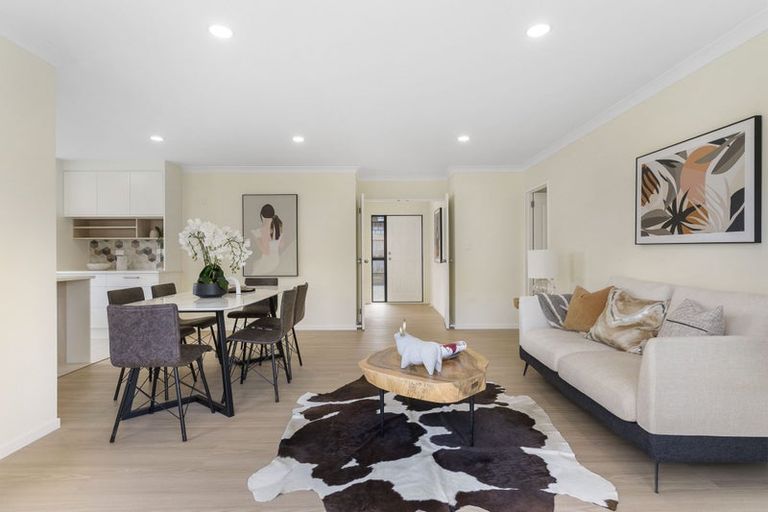 Photo of property in 10 Mediterranean Way, Goodwood Heights, Auckland, 2105