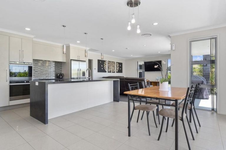 Photo of property in 222 Lakes Boulevard, Pyes Pa, Tauranga, 3112