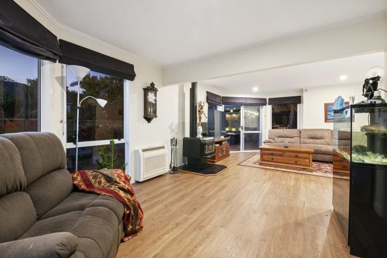 Photo of property in 1/992 Beach Road, Torbay, Auckland, 0630