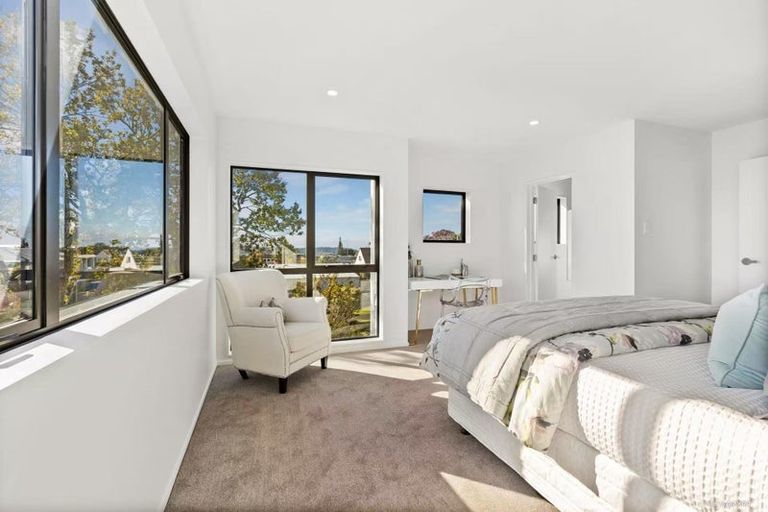 Photo of property in 142b Luckens Road, West Harbour, Auckland, 0618