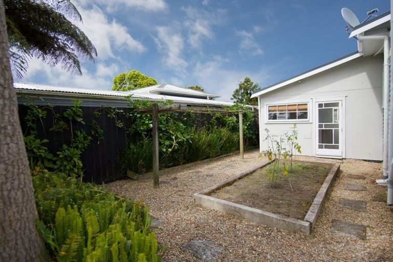 Photo of property in 46 Awaroa Road, Helensville, 0800