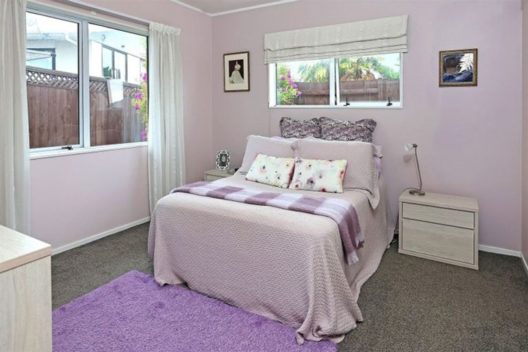 Photo of property in 2/100 Rhinevale Close, Henderson, Auckland, 0612