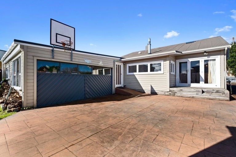 Photo of property in 204a Tukapa Street, Westown, New Plymouth, 4310
