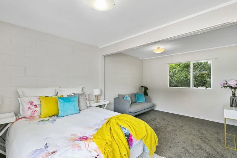 Photo of property in 16 Makatote Grove, Churton Park, Wellington, 6037