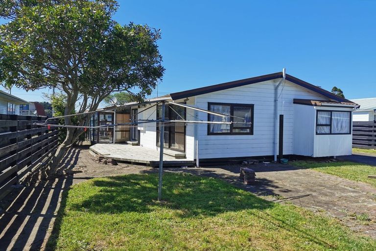 Photo of property in 18 Mcguire Street, Hawera, 4610