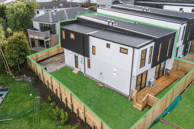 Photo of property in 69d Chivalry Road, Glenfield, Auckland, 0629