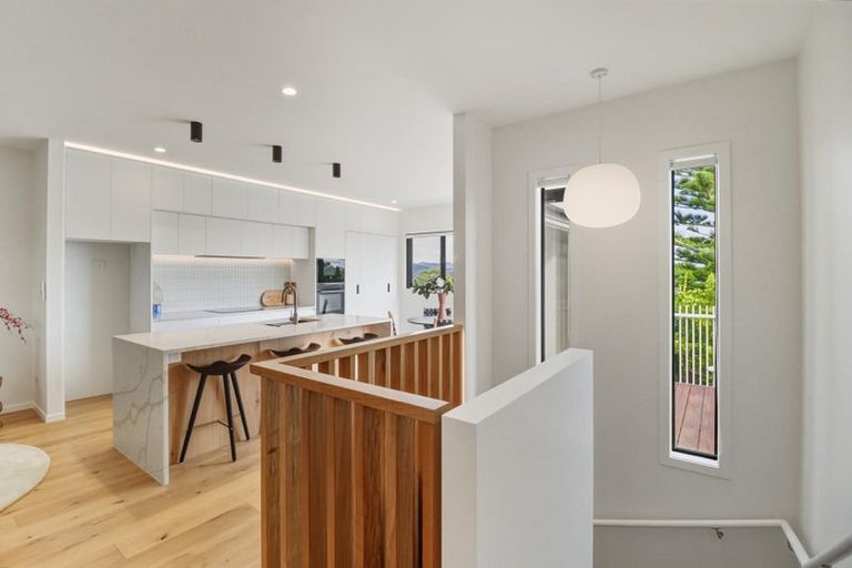 Photo of property in 85a Awaroa Road, Sunnyvale, Auckland, 0612