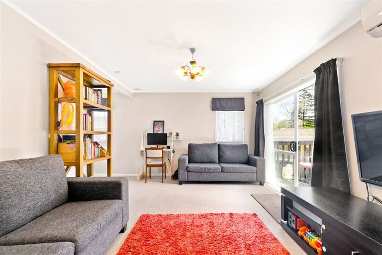 Photo of property in 12 Borich Road, Sunnyvale, Auckland, 0612