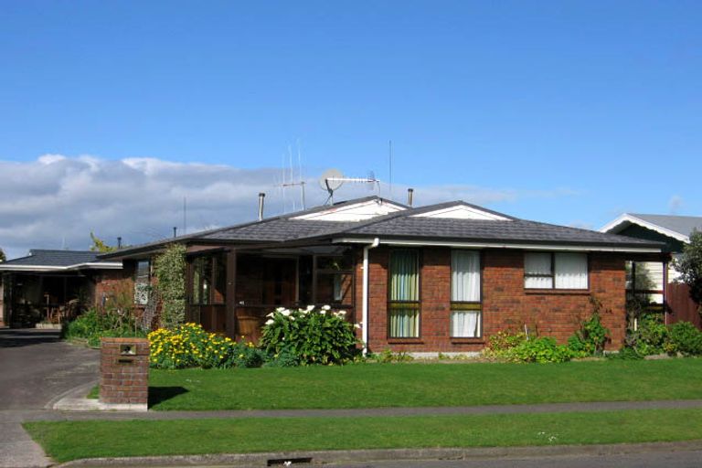Photo of property in 43 Wikiriwhi Crescent, Awapuni, Palmerston North, 4412