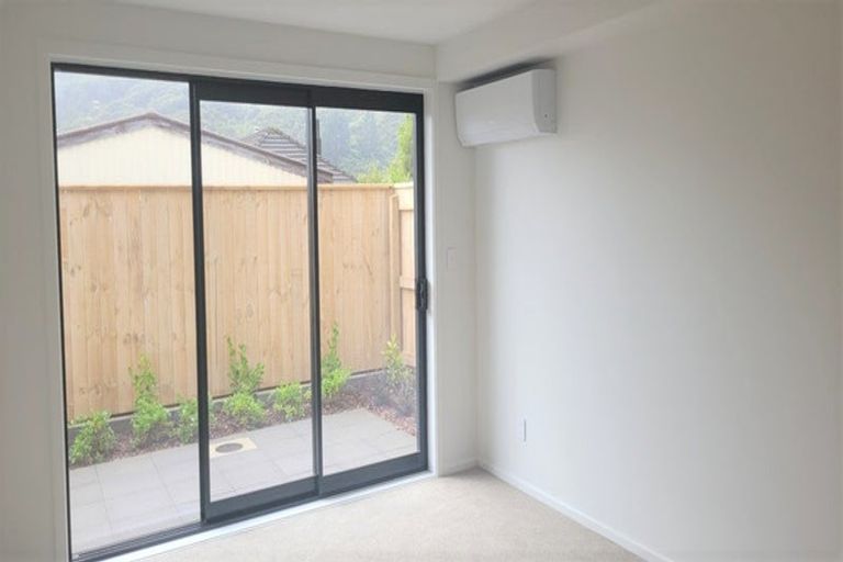 Photo of property in 11/27 Main Road, Wainuiomata, Lower Hutt, 5014