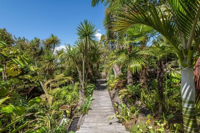 Photo of property in 24 Bridge View Road, Birkenhead, Auckland, 0626