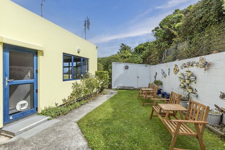 Photo of property in 10 Inverell Way, Seatoun, Wellington, 6022