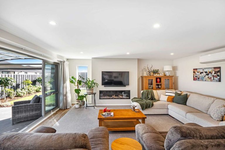 Photo of property in 13 Angus Place, Rangiora, 7400