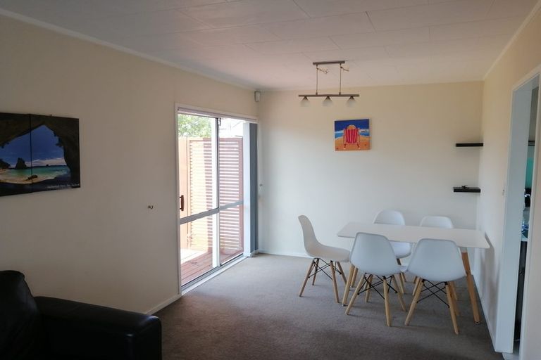 Photo of property in 41 Meadowood Drive, Unsworth Heights, Auckland, 0632