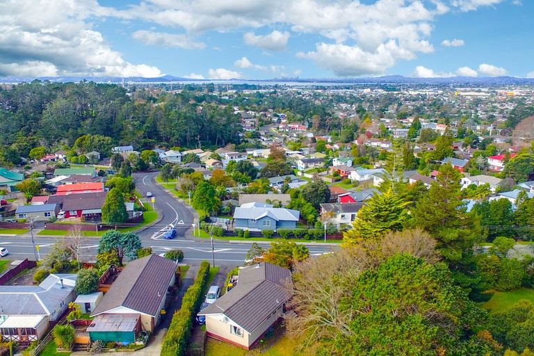 Photo of property in 114 Don Buck Road, Massey, Auckland, 0614