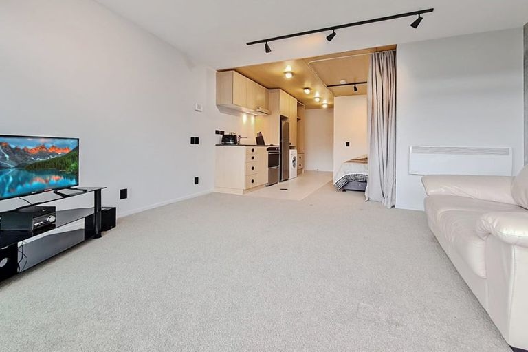 Photo of property in Vedado Apartments, 206/41u Hopper Street, Mount Cook, Wellington, 6011