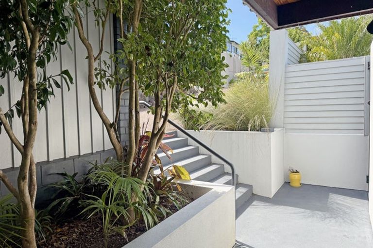 Photo of property in 52 Balmain Road, Chatswood, Auckland, 0626