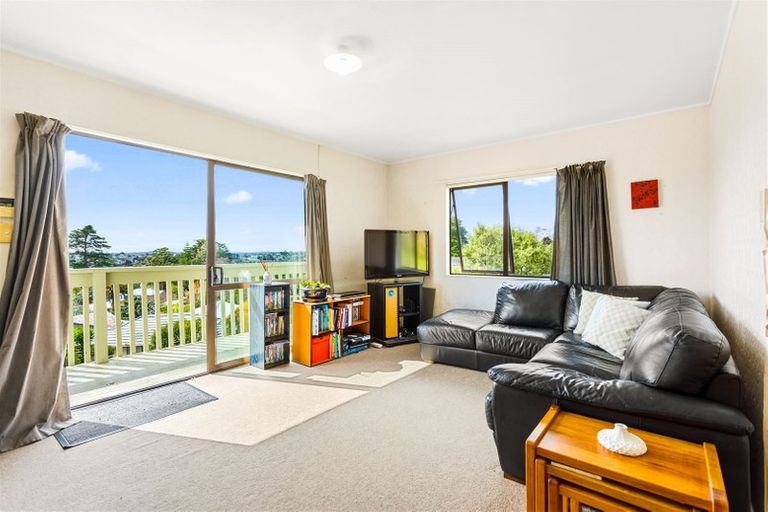 Photo of property in 8 Garton Drive, Massey, Auckland, 0614