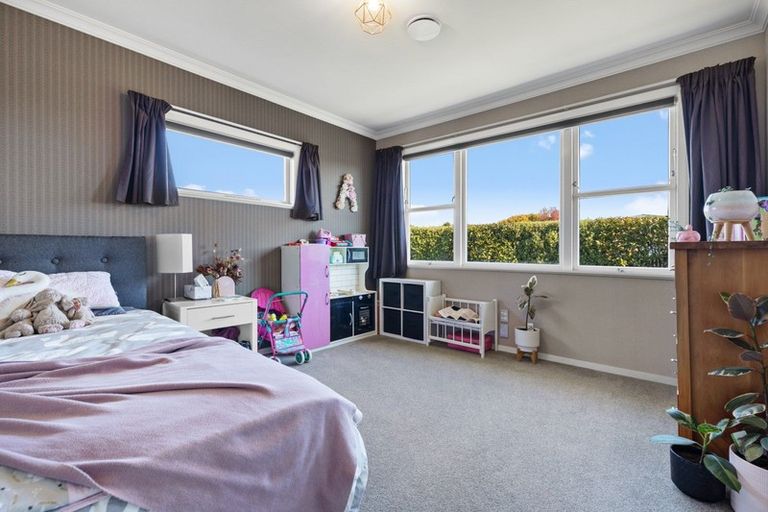 Photo of property in 2 Anzio Place, Awapuni, Palmerston North, 4412