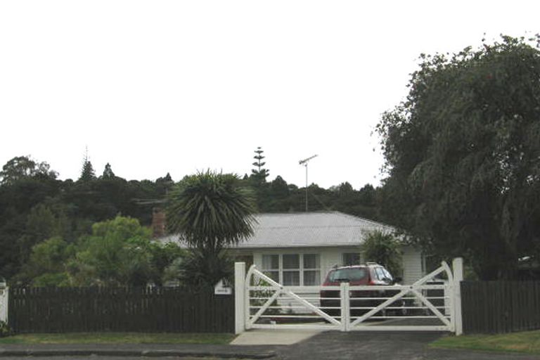 Photo of property in 4 Fuchsia Place, Birkdale, Auckland, 0626