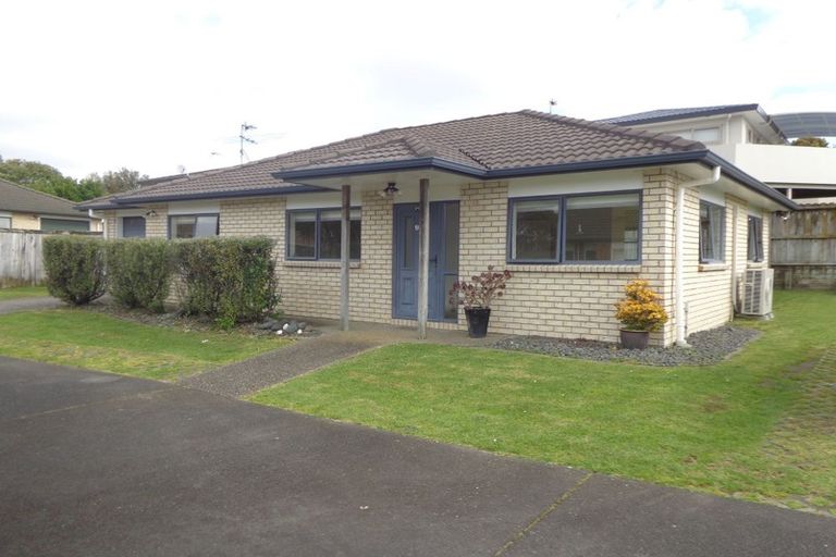 Photo of property in 17 Hassan Drive, Massey, Auckland, 0614