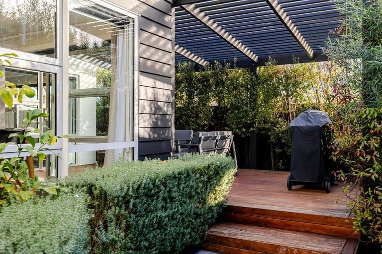 Photo of property in 2a Alton Place, Hokowhitu, Palmerston North, 4410