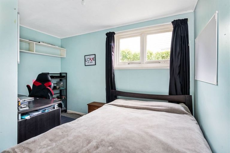 Photo of property in 103 Kenmore Street, Newlands, Wellington, 6037