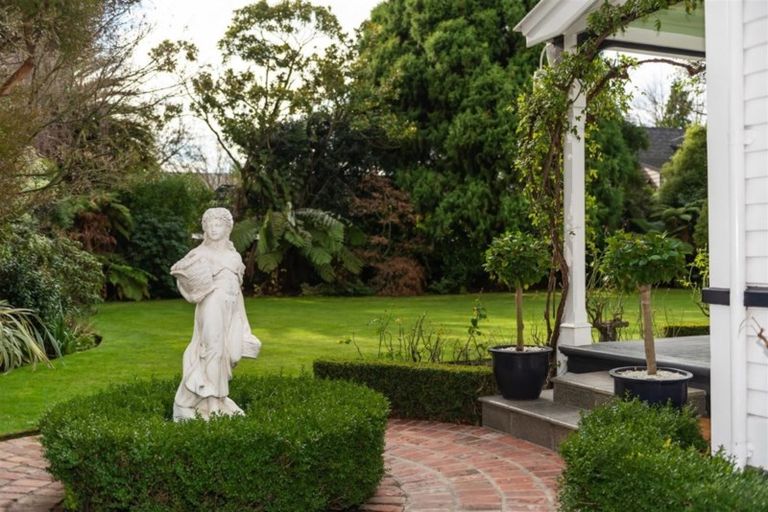 Photo of property in Chilcombe Homestead, 4 Medbury Terrace, Fendalton, Christchurch, 8041