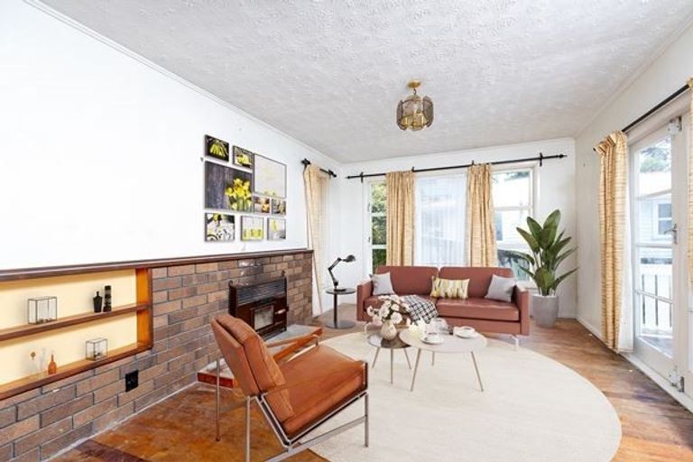 Photo of property in 3 Bird Grove, Stokes Valley, Lower Hutt, 5019