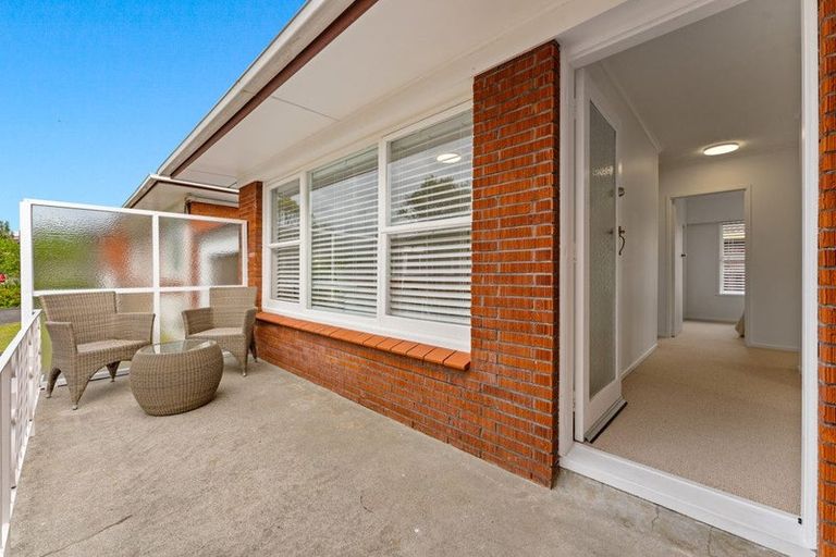 Photo of property in 1/18 Shakespeare Road, Milford, Auckland, 0620