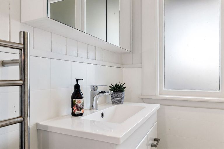 Photo of property in 28 Corson Avenue, Beckenham, Christchurch, 8023