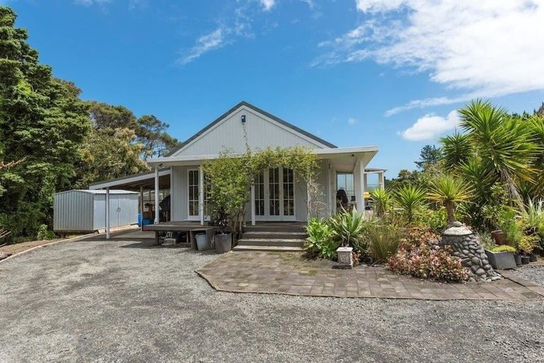 Photo of property in 384 Mangakura Road, Helensville, 0875