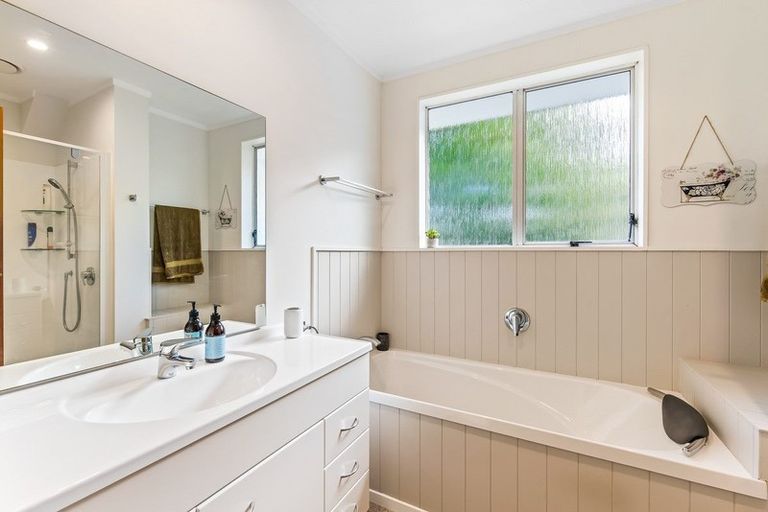 Photo of property in 37 Te Kupe Road, Paraparaumu Beach, Paraparaumu, 5032