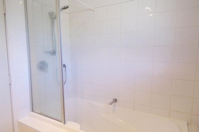 Photo of property in 48 Glenbervie Crescent, Massey, Auckland, 0614