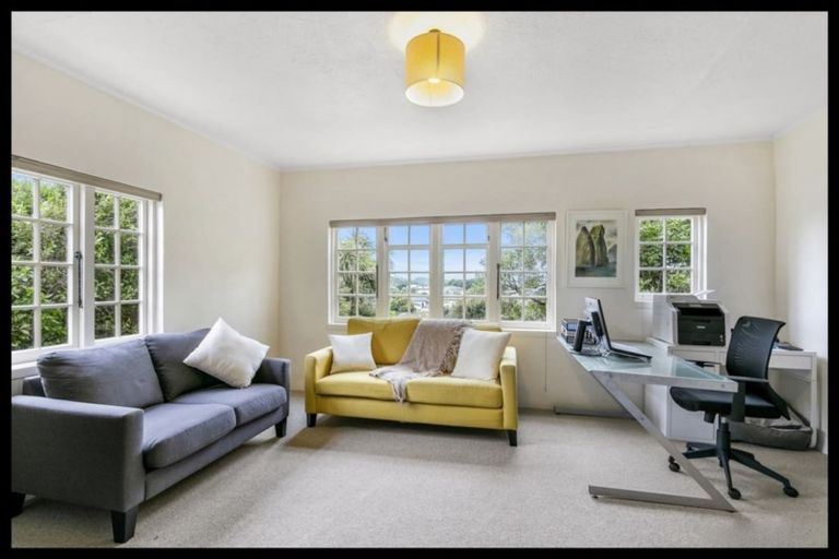 Photo of property in 42 Nicholson Road, Khandallah, Wellington, 6035