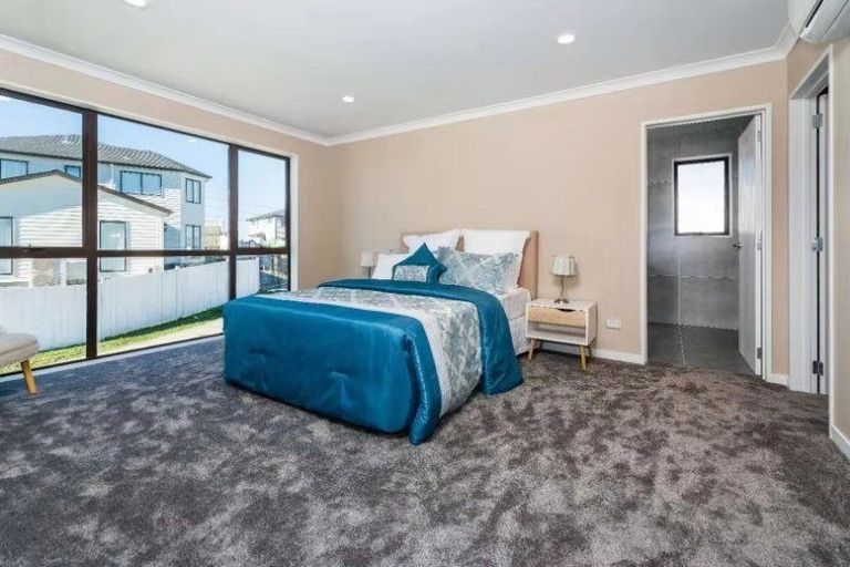 Photo of property in 5 Kahu Close, Orewa, 0931